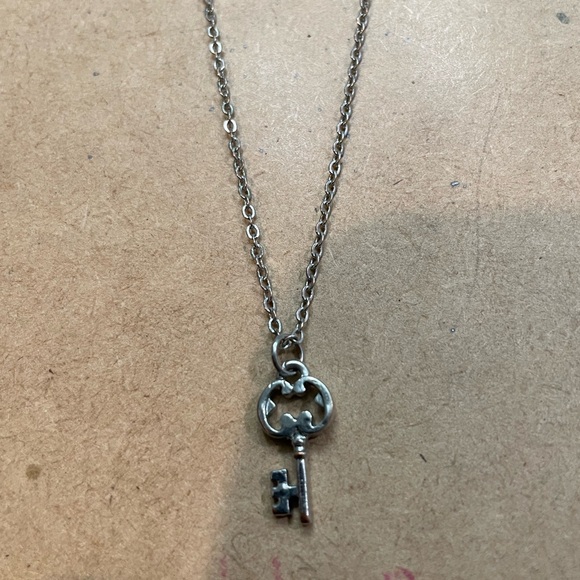 Key charm necklace - Picture 2 of 2
